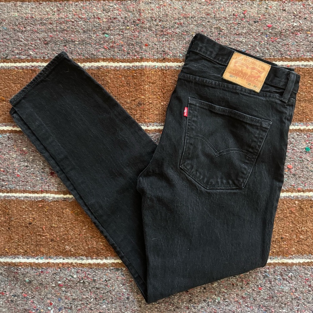 Levi’s men’s black 501 Taper 33 x 30 in like new condition